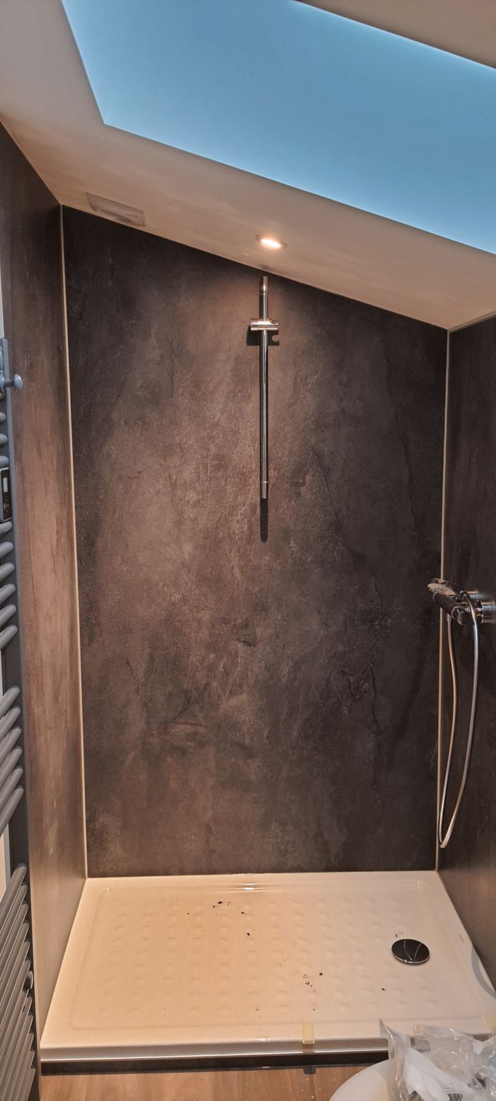 Installation de douche avec panneaux Vipanel
